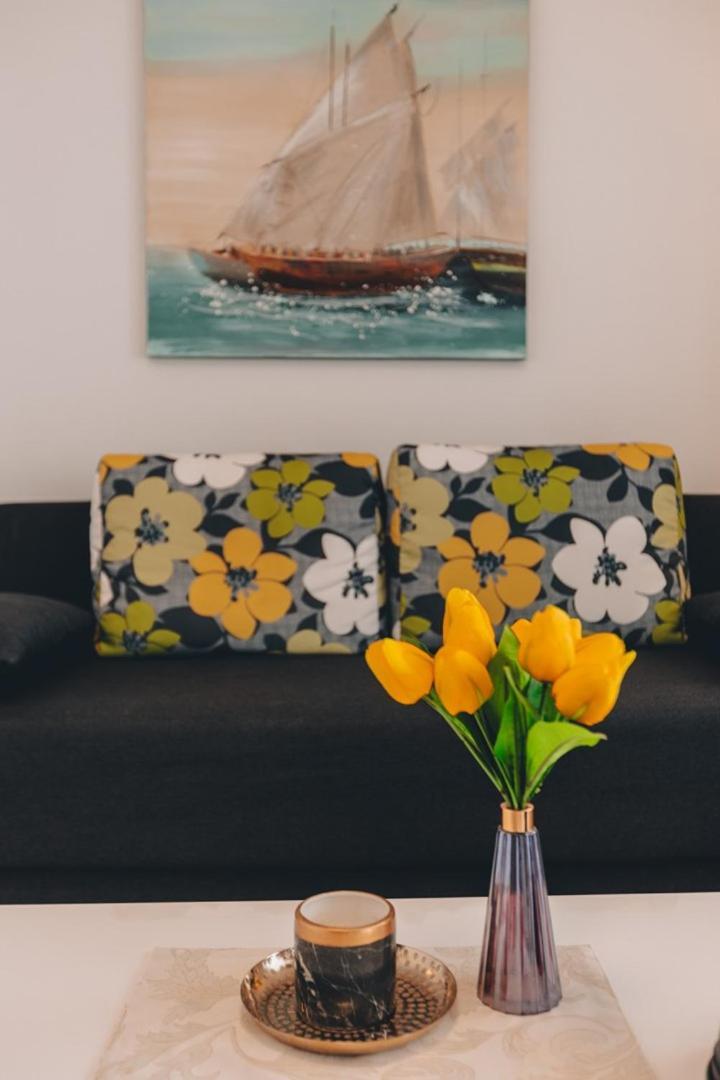 Apartments Tea Малинска Экстерьер фото