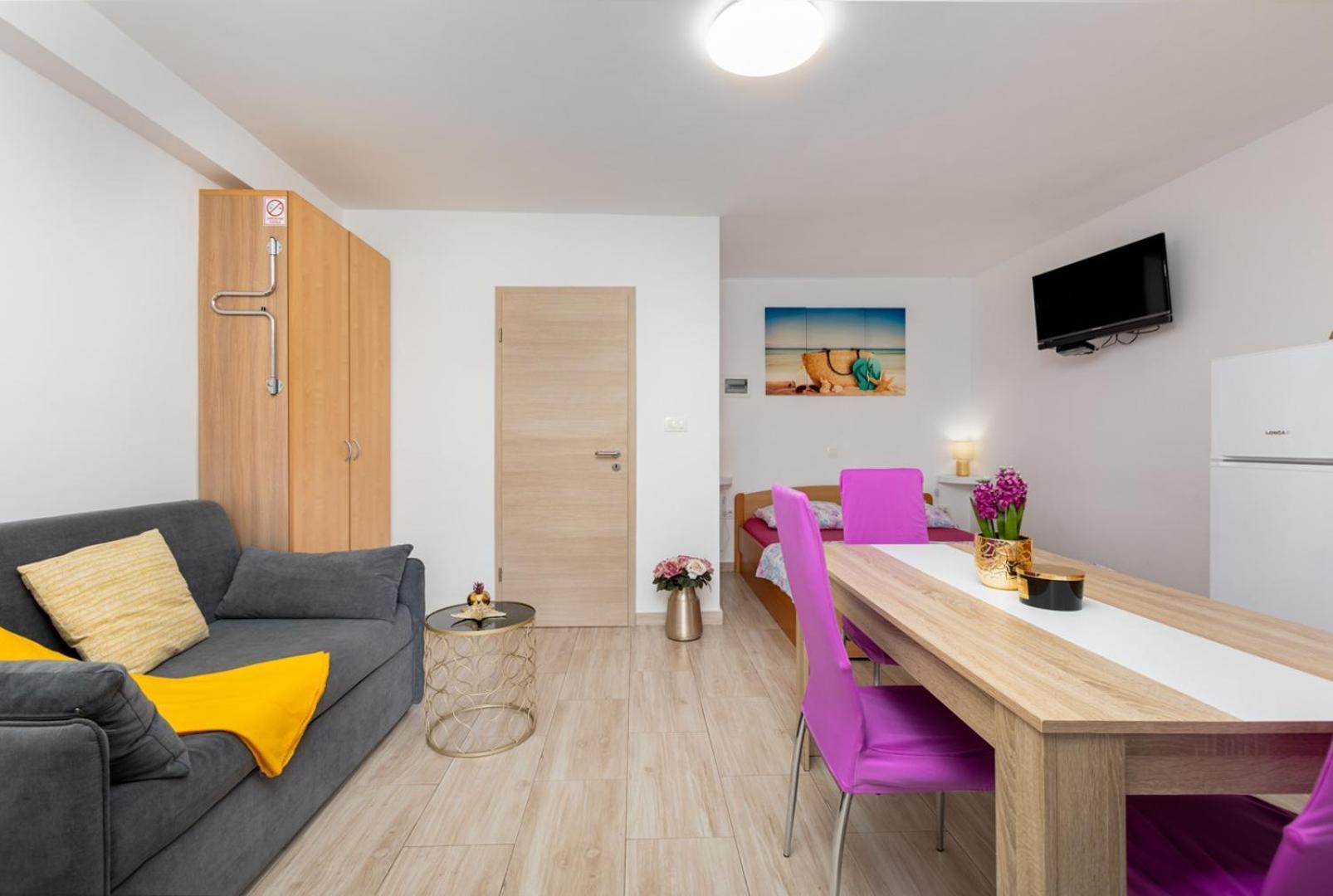 Apartments Tea Малинска Экстерьер фото