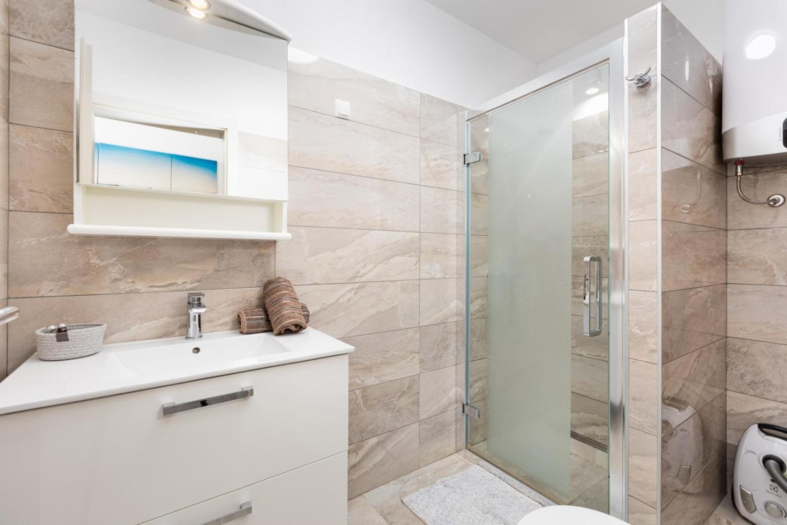 Apartments Tea Малинска Экстерьер фото