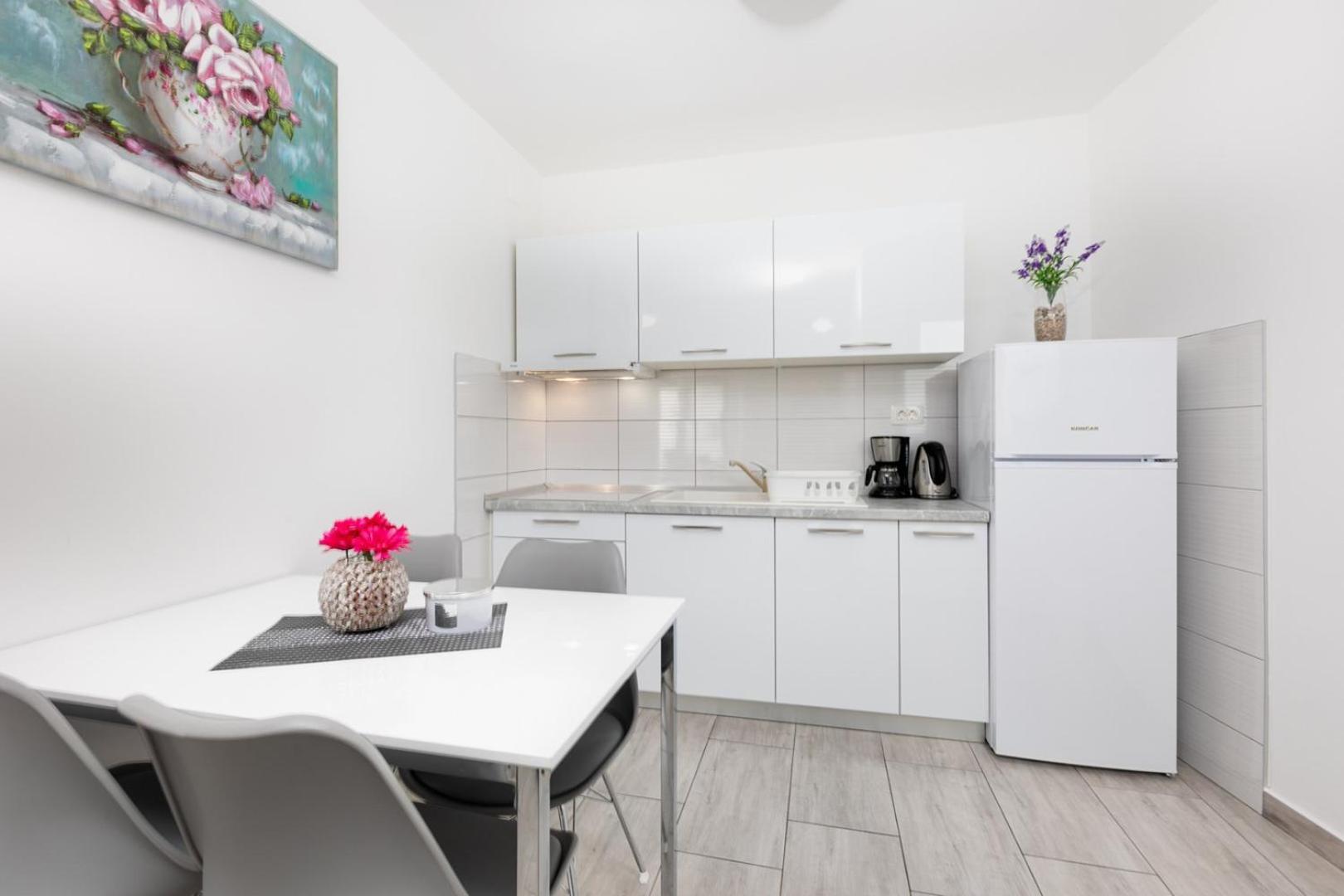 Apartments Tea Малинска Экстерьер фото