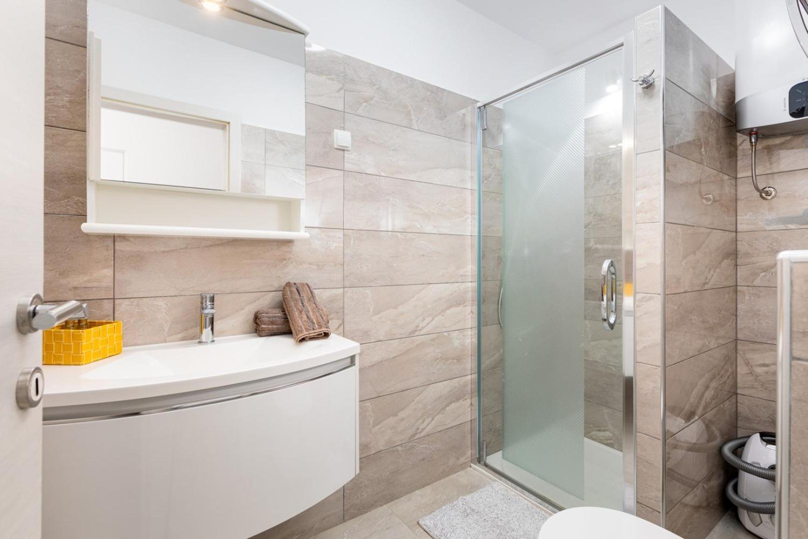 Apartments Tea Малинска Экстерьер фото