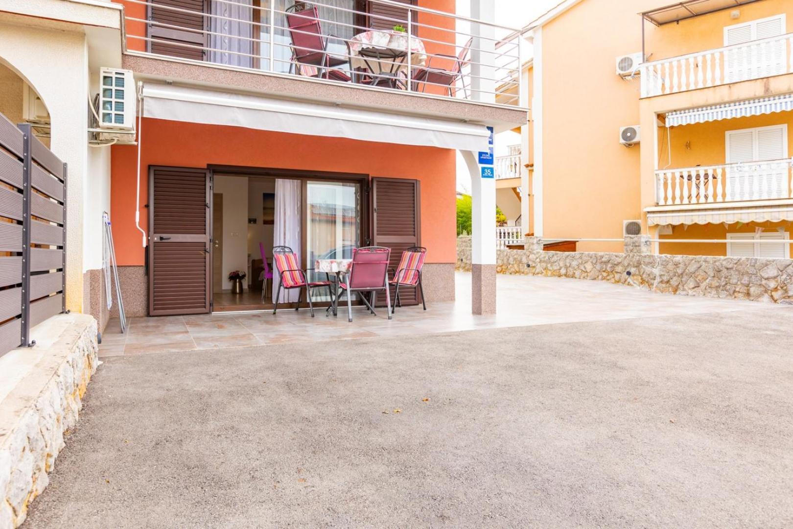 Apartments Tea Малинска Экстерьер фото