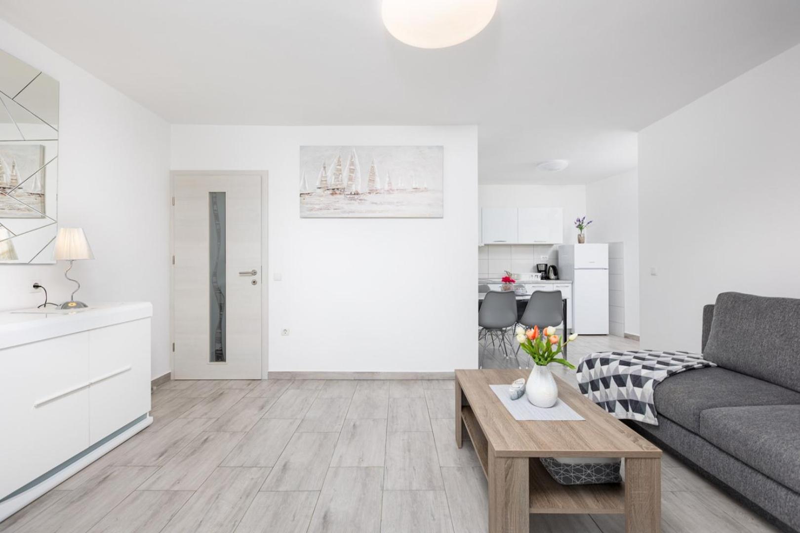 Apartments Tea Малинска Экстерьер фото