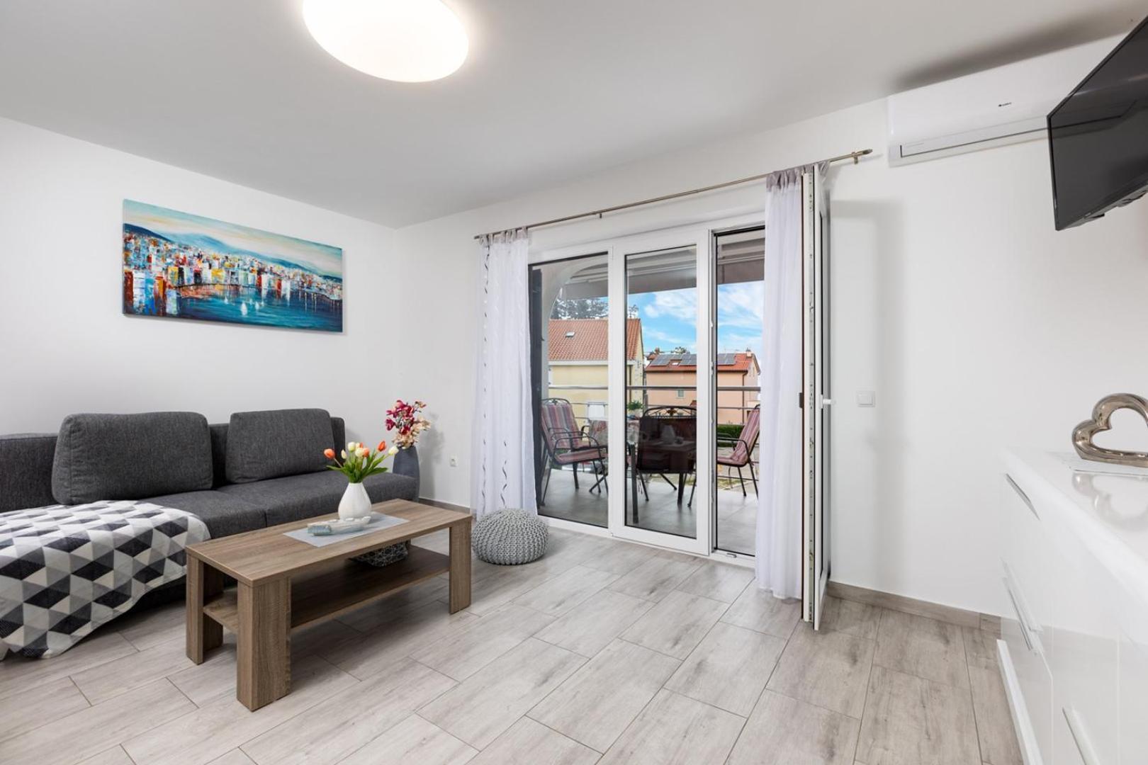 Apartments Tea Малинска Экстерьер фото
