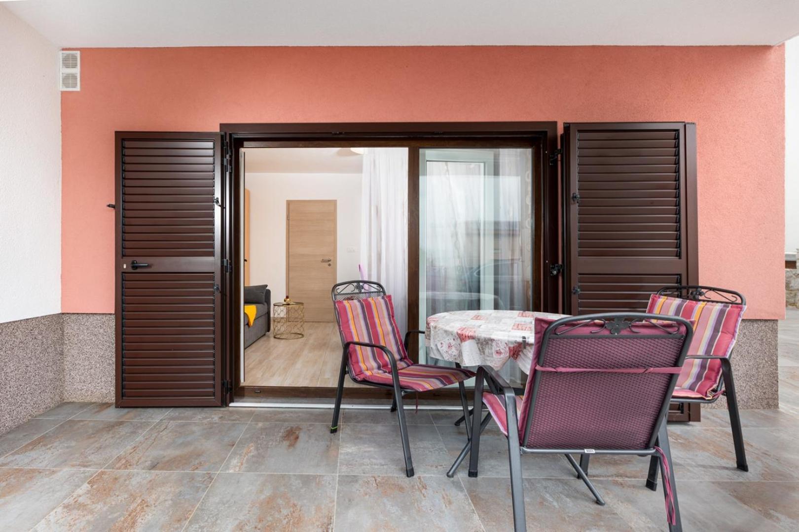 Apartments Tea Малинска Экстерьер фото