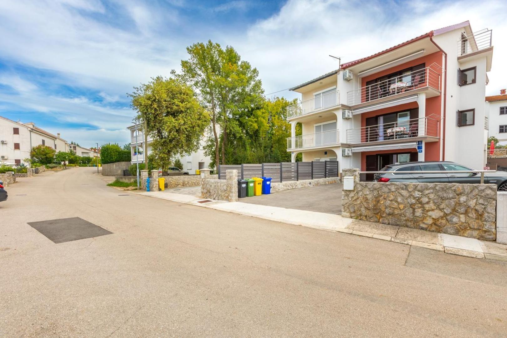 Apartments Tea Малинска Экстерьер фото
